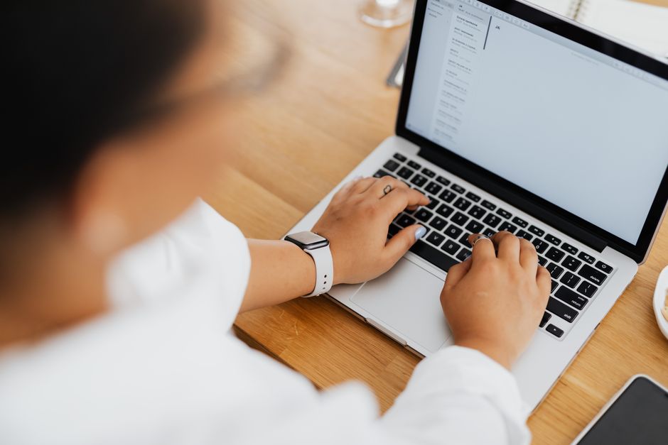 How to Use AI to Write Cold Emails That Get Replies