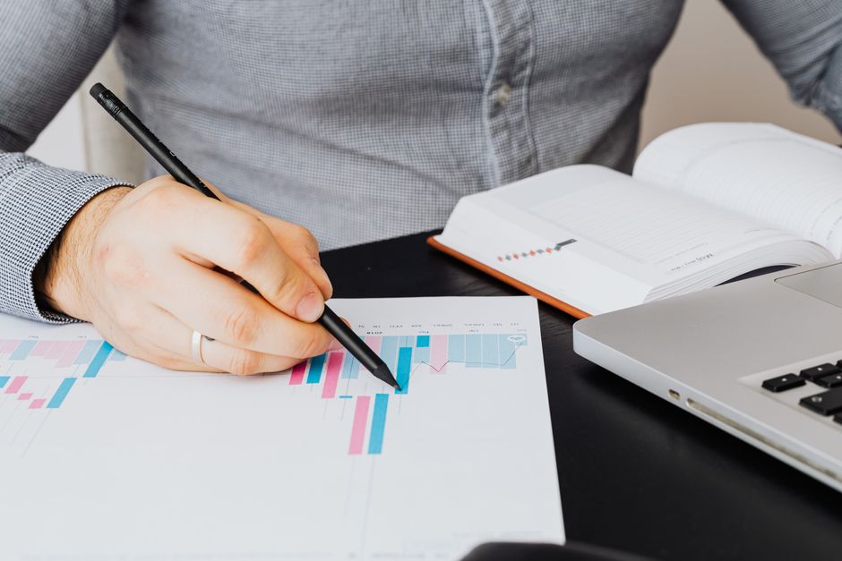 AI for Performance Reviews: Write Feedback Faster