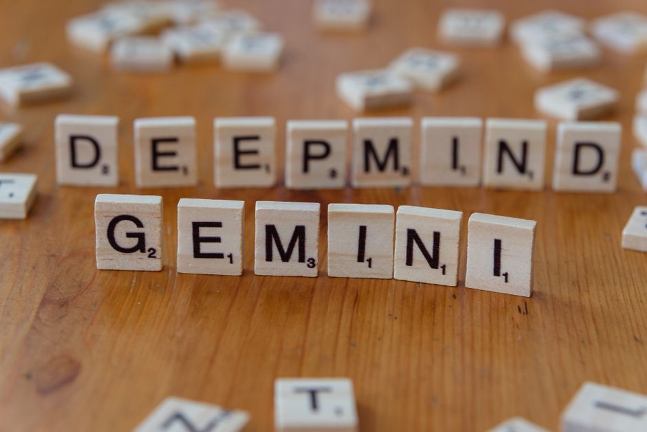 Claude vs Gemini for Everyday Writing: Which to Use?